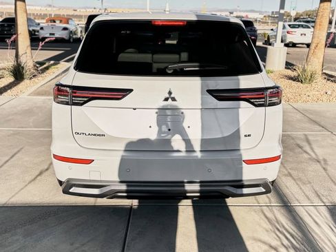 Used 2025 Mitsubishi Outlander SE FWD image 8