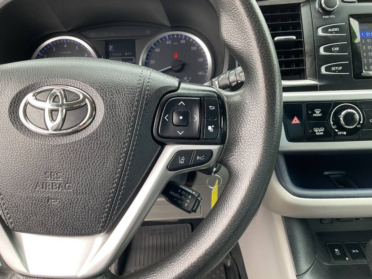 Used 2019 Toyota Highlander LE FWD image 19