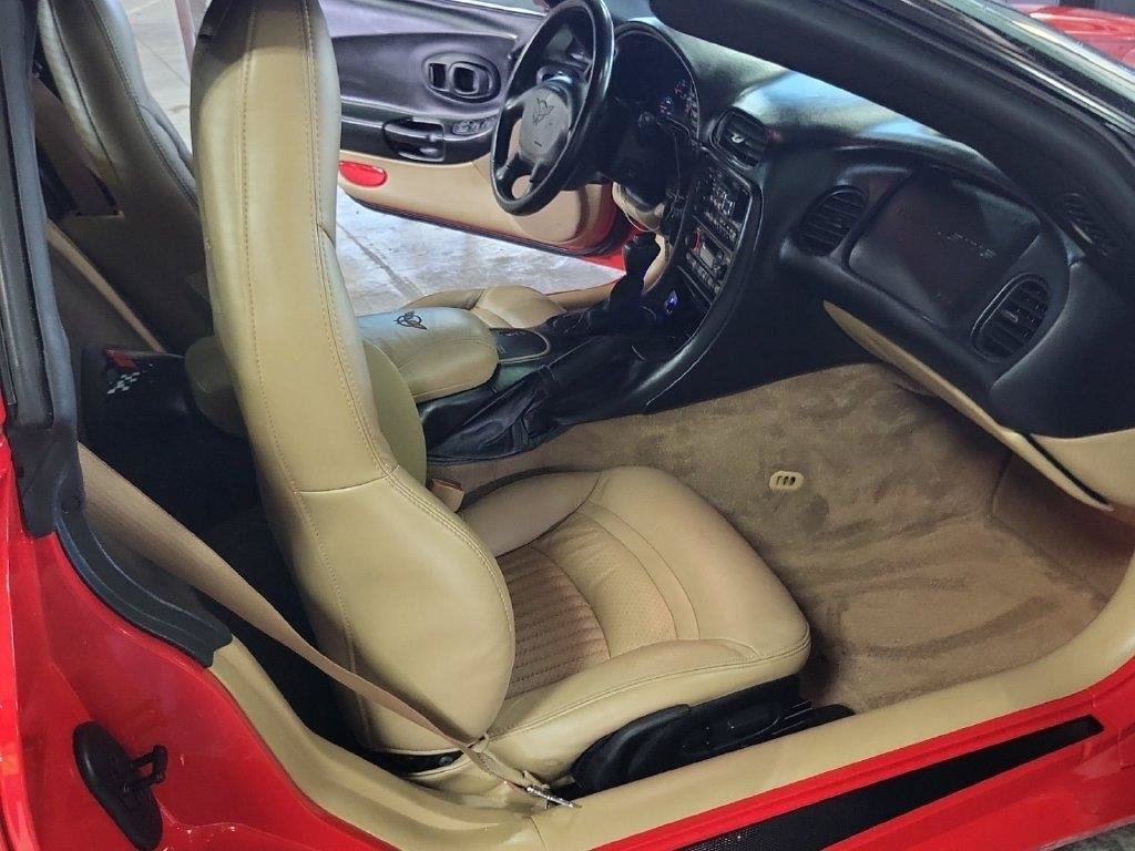 Used 2001 Chevrolet Corvette Coupe w/ Preferred Equipment Group2 RWD image 14