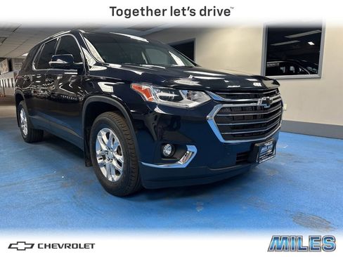 Used 2020 Chevrolet Traverse LT image 1