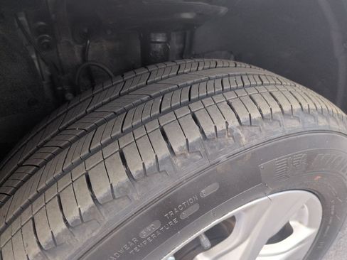 Certified 2025 Toyota RAV4 XLE AWD/4WD image 28