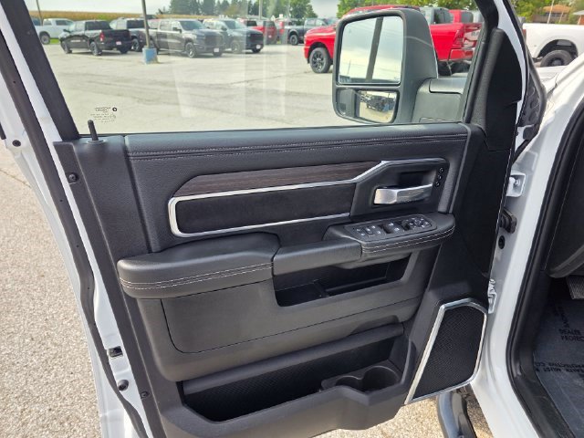 Used 2025 RAM 2500 Laramie AWD/4WD image 19