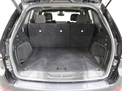 Used 2019 Jeep Grand Cherokee Laredo image 16