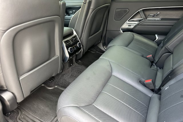 Used 2024 Land Rover Range Rover Long Wheelbase SE AWD/4WD image 11