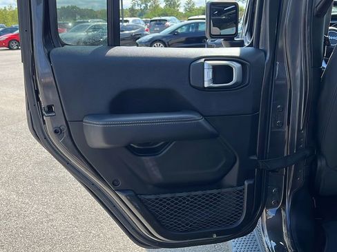 Used 2020 Jeep Wrangler Unlimited Sahara w/ Safety Group image 28