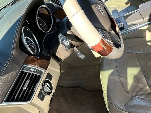 Used 2013 Mercedes-Benz GL 550 4MATIC image 33