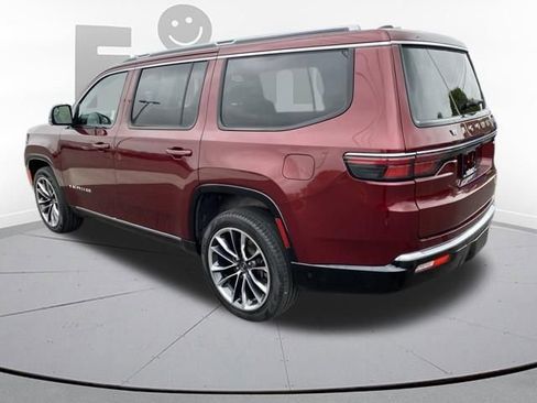 Used 2024 Jeep Wagoneer Series III w/ Premium Group I AWD/4WD image 2