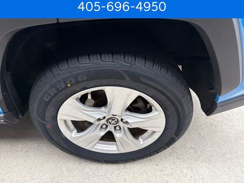 Used 2019 Toyota RAV4 XLE w/ Convenience Package FWD image 9