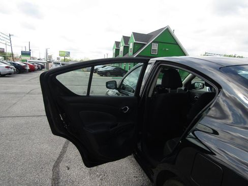 Used 2019 Nissan Versa SV FWD image 17