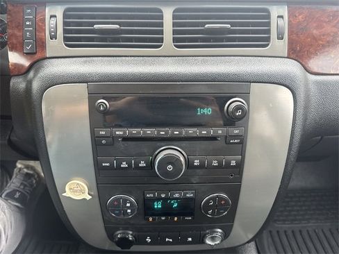 Used 2010 GMC Yukon XL SLT image 16