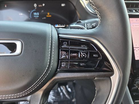 Used 2022 Jeep Grand Cherokee Overland RWD image 28