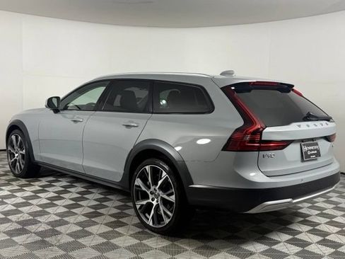 Used 2025 Volvo V90 B6 Cross Country Ultra w/ Climate Package AWD/4WD image 6