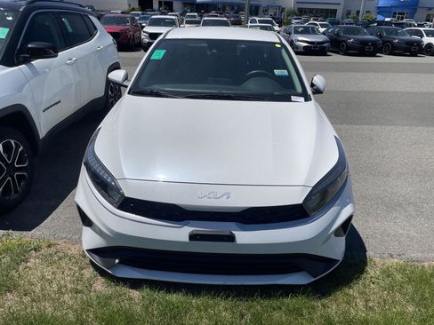 Used 2023 Kia Forte LXS FWD image 2