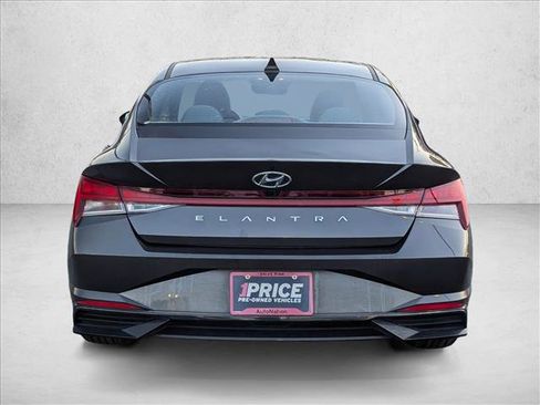 Certified 2022 Hyundai Elantra SEL w/ Convenience + Premium Package image 7