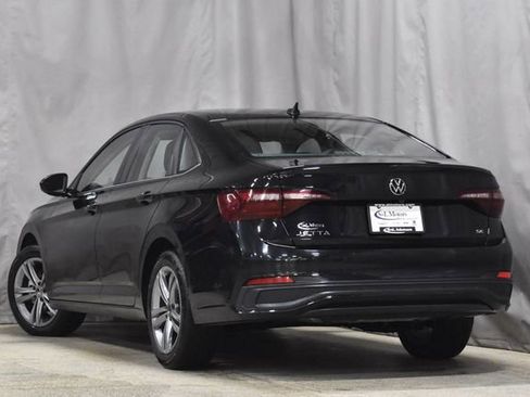 Used 2024 Volkswagen Jetta SE image 2