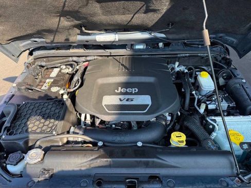 Used 2017 Jeep Wrangler Unlimited Rubicon w/ Cold Weather Group AWD/4WD image 32
