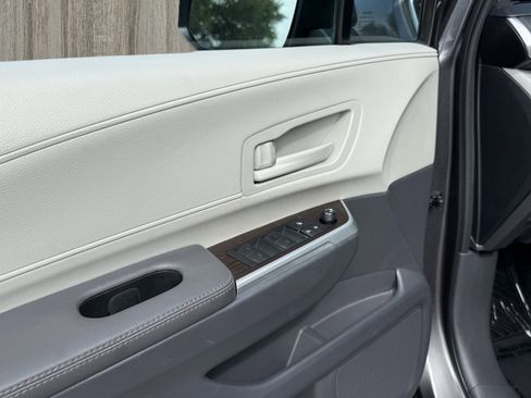 Used 2024 Toyota Sienna LE image 28