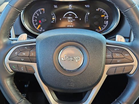 Used 2015 Jeep Grand Cherokee Limited w/ Luxury Group II image 18