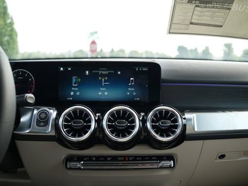 Used 2026 Mercedes-Benz GLB 250 4MATIC image 24