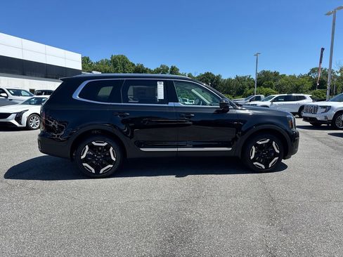 Used 2025 Kia Telluride EX w/ EX Captain's Chair Package FWD image 2
