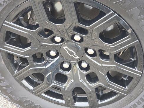 Used 2024 Chevrolet Colorado Trail Boss w/ Technology Package image 19