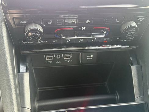 Certified 2025 Jeep Grand Cherokee Limited w/ Black Appearance Package image 17