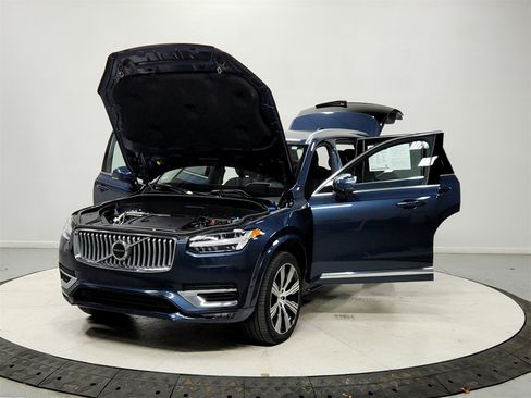Used 2024 Volvo XC90 B6 Ultimate w/ Protection Package Premier image 11