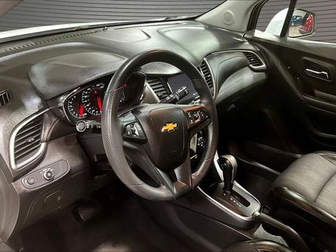 Used 2021 Chevrolet Trax LT AWD/4WD image 14