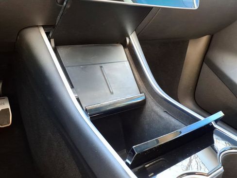 Used 2021 Tesla Model Y Long Range image 15