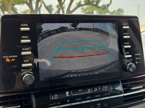 Used 2022 Toyota Sienna LE FWD image 18