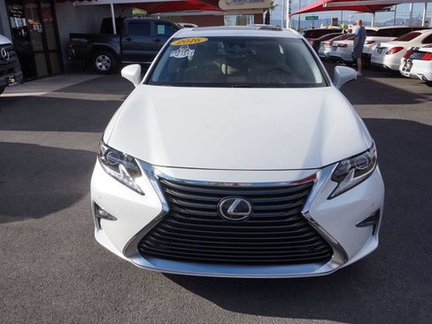 Used 2016 Lexus ES 350 w/ Premium Package w/Wood Trim FWD image 10