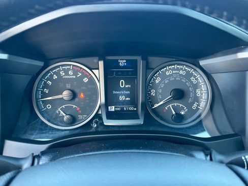 Used 2022 Toyota Tacoma TRD Off-Road w/ Technology Package AWD/4WD image 24
