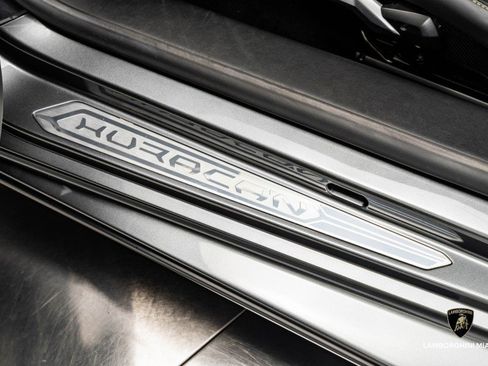 Used 2022 Lamborghini Huracan EVO image 31