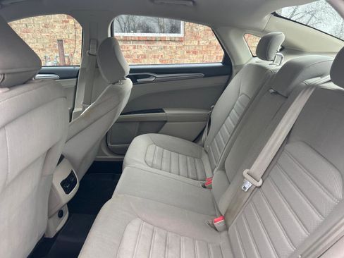 Used 2020 Ford Fusion SE FWD image 21