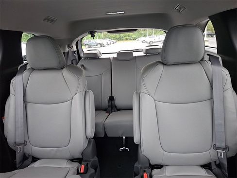 New 2025 Toyota Sienna XLE image 13