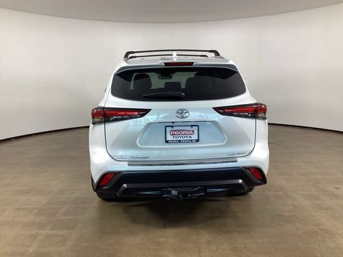 Used 2025 Toyota Highlander XLE AWD/4WD image 6