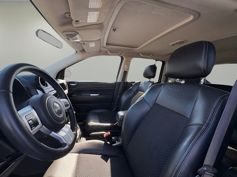 Used 2015 Jeep Compass Latitude w/ Sun/Sound Group image 8