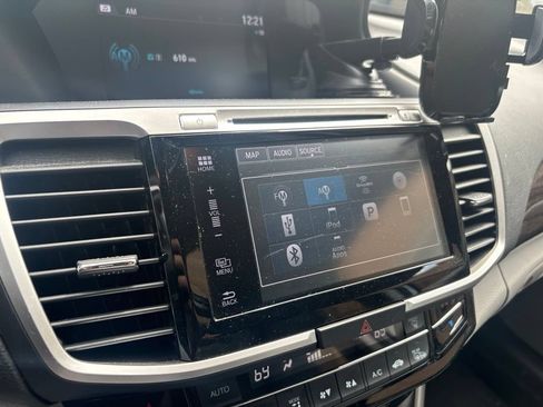 Used 2017 Honda Accord EX-L image 14