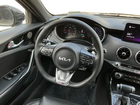 Used 2022 Kia Stinger GT-Line w/ Sun & Sound Package RWD image 11