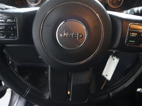 Used 2016 Jeep Wrangler Sahara image 18
