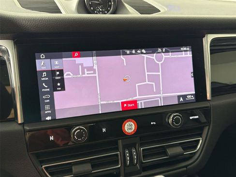 Certified 2026 Porsche Macan AWD/4WD image 22