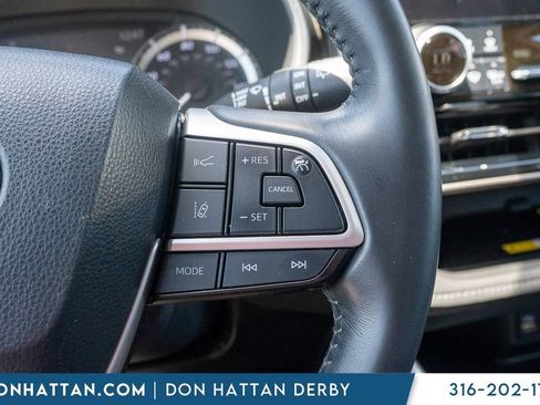 Used 2023 Toyota Highlander XLE FWD image 14