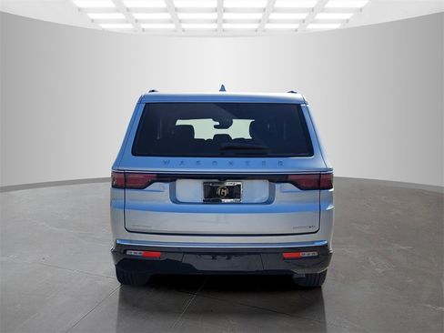 Used 2023 Jeep Wagoneer L Series II image 5