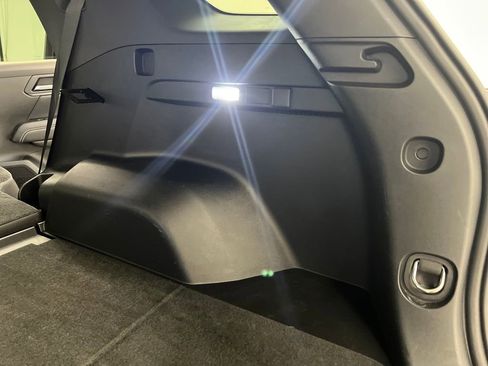 Used 2025 GMC Terrain Elevation image 30