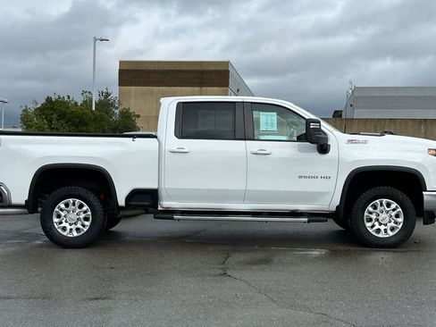 Used 2023 Chevrolet Silverado 2500 LT w/ Convenience Package image 6