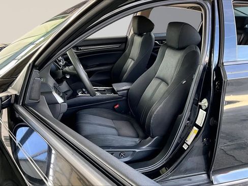 Used 2018 Honda Accord EX image 18