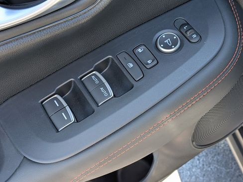 Used 2025 Honda HR-V Sport image 14