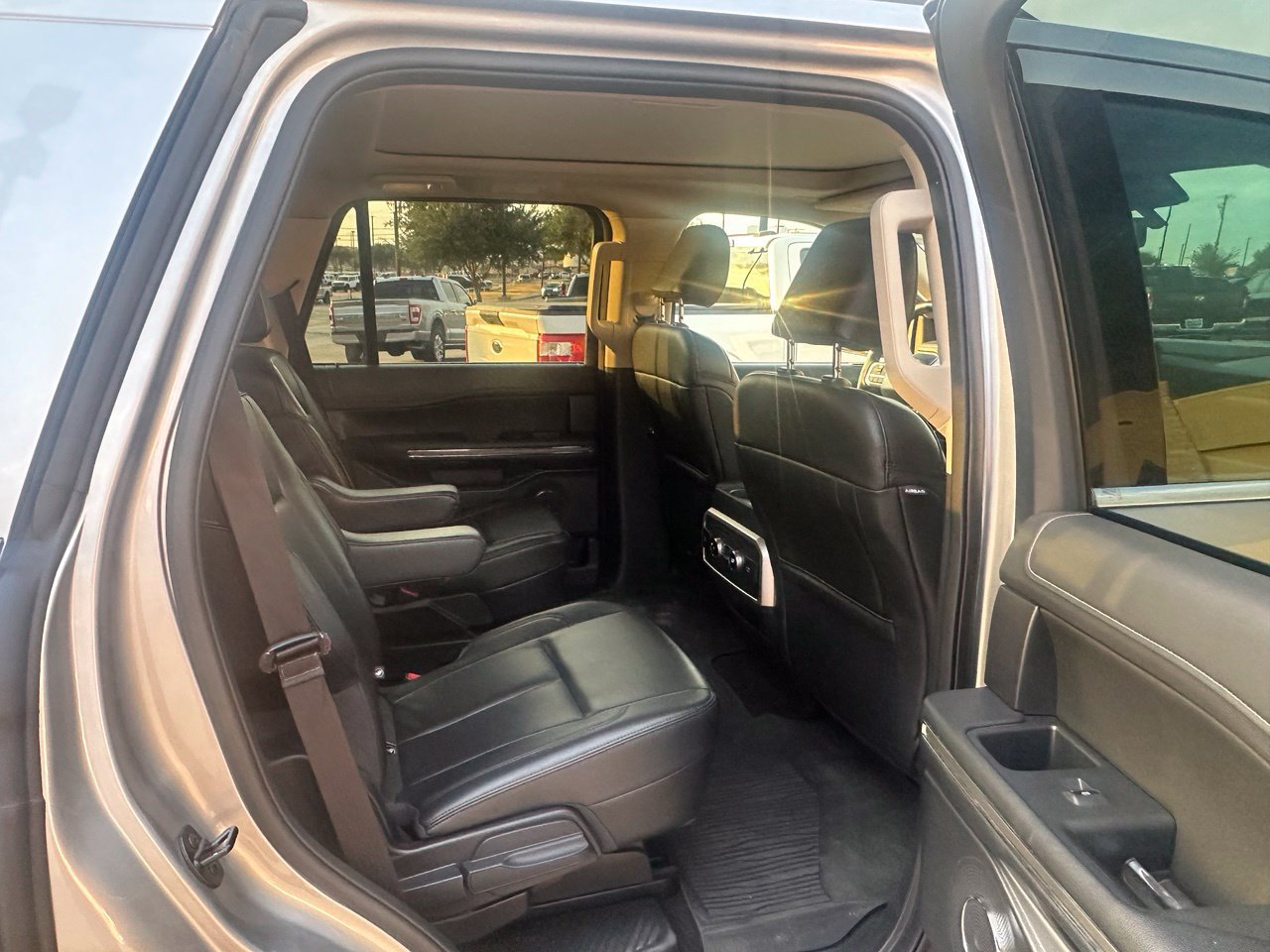 Used 2022 Ford Expedition XLT RWD image 5