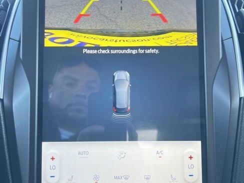 Used 2024 Ford Edge SEL image 16