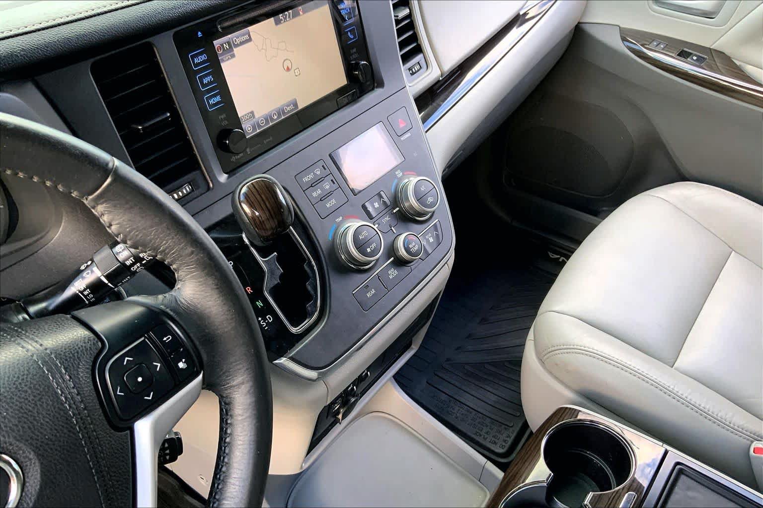 Used 2017 Toyota Sienna XLE Premium AWD/4WD image 17